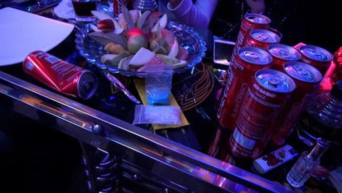 Hơn 60 người 'đập đá' đón năm mới trong quán karaoke Avatar
