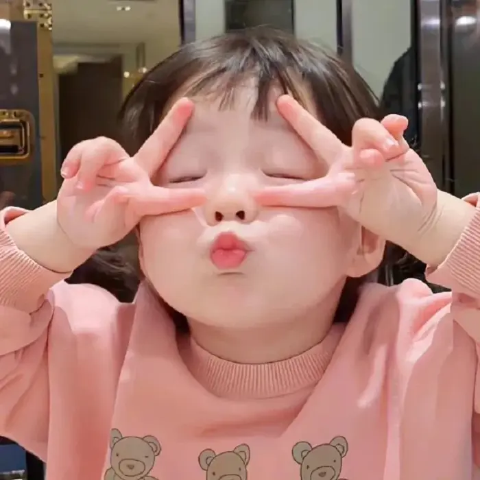 Bộ sưu tập ảnh em bé gái đáng yêu khiến ai cũng tan chảy