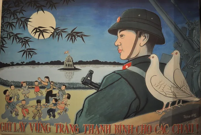 Triển lãm tranh cổ động về đề tài xây dựng, bảo vệ Tổ quốc - Báo Tuyên  Quang điện tử